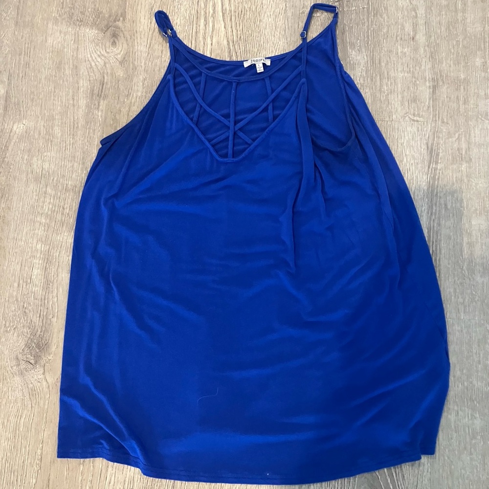 Tank Tops (2) - Picture 4 of 6